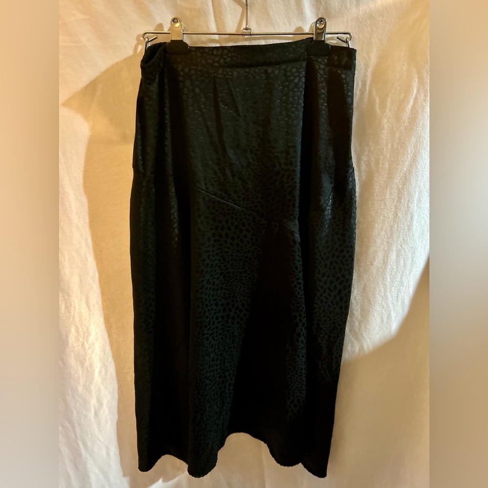 Status by Chenault XL Black Leopard Print Midi Skirt Slit Stretch Waistband